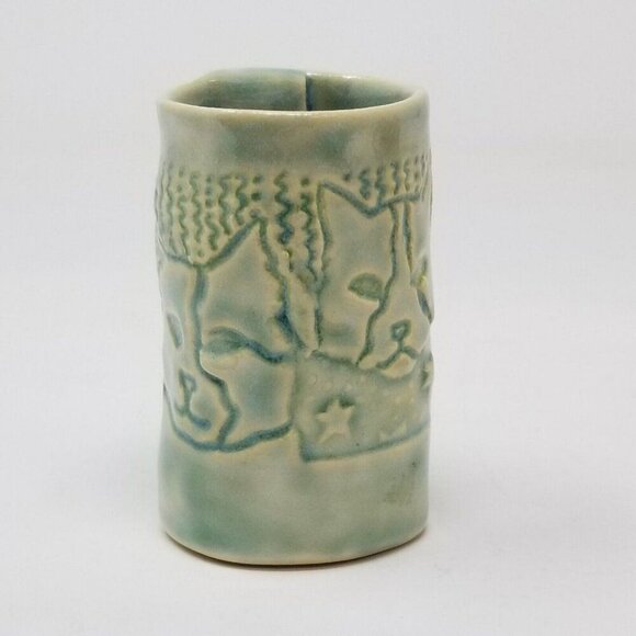 Hand Made Stoneware Pottery Cup With Cats Hearts & Paw Prints Signed by KH - Picture 5 of 10